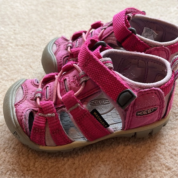 Keen Unisex Sandal Closed Toe - Picture 2 of 3